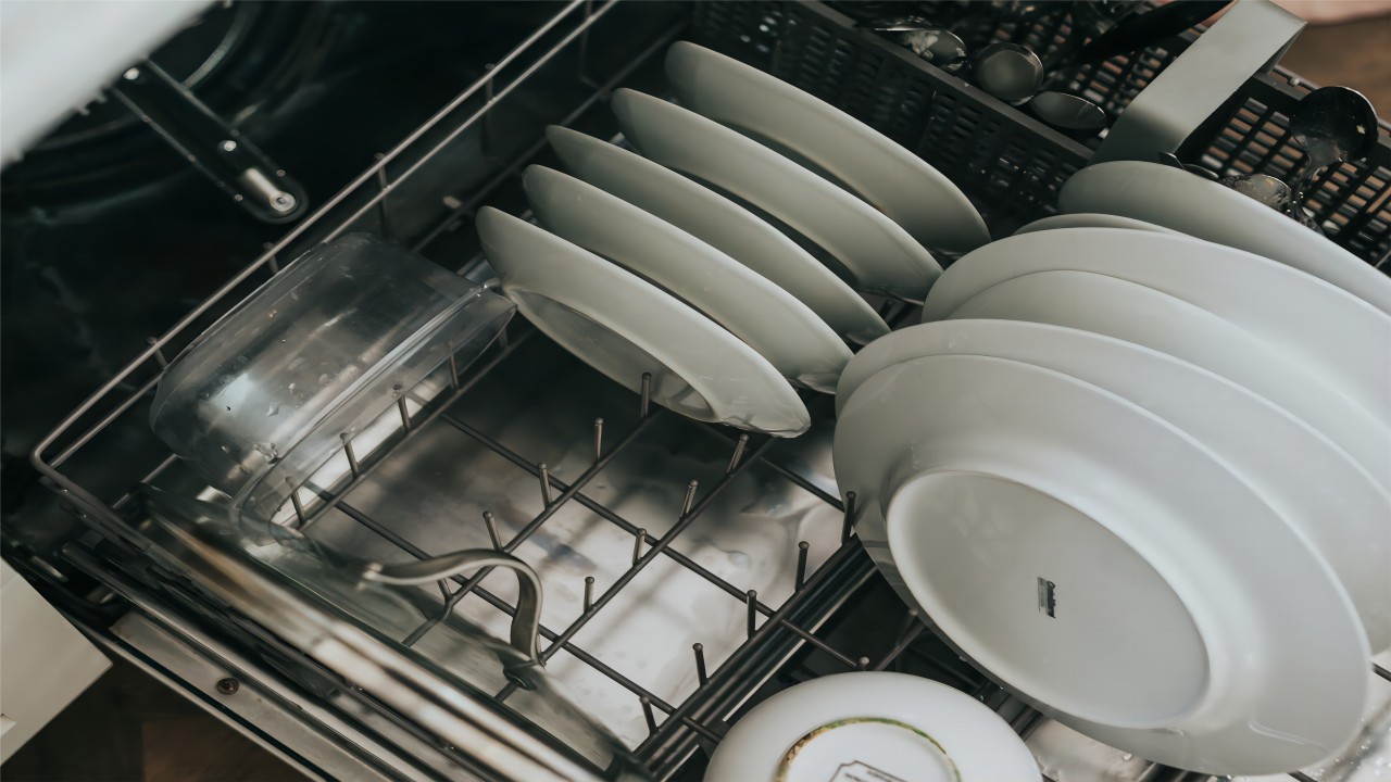 Why Does My Dishwasher Not Dry the Plates?